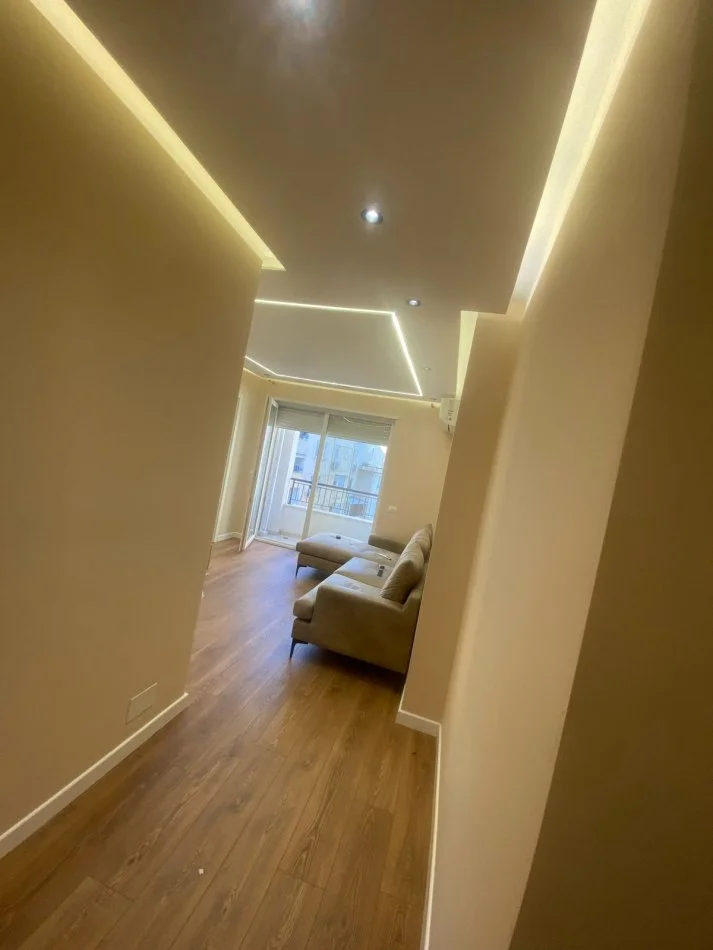 Tirane, jepet me qera apartament 1+1 Kati 5, 65 m² 700 € 