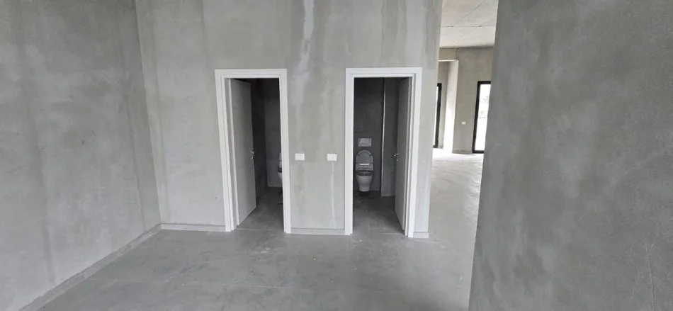 Tirane, jepet me qera ambjent biznesi , 1.400 € (Fusha e Aviacionit)