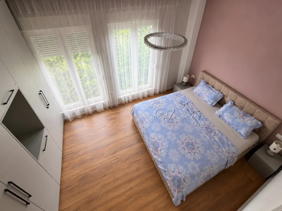 Tirane, jepet me qera Vile 3+1+Ballkon Kati 2, 250 m² 3.600 € (White House Teg)