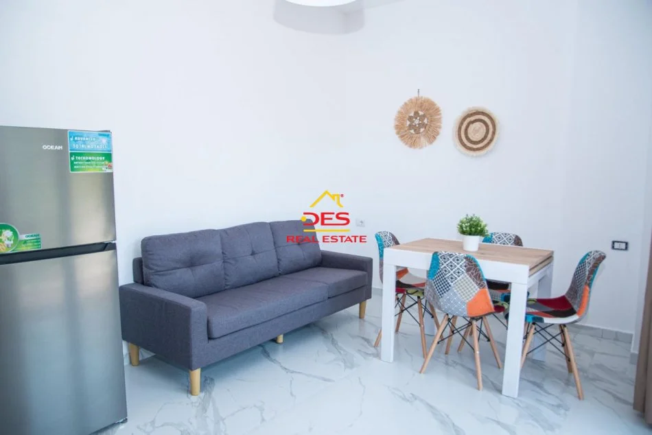 Vlore, jepet me qera apartament 2+1+Ballkon Kati 3, 95 m² 450 € (Rruga dhimitër Konomi)