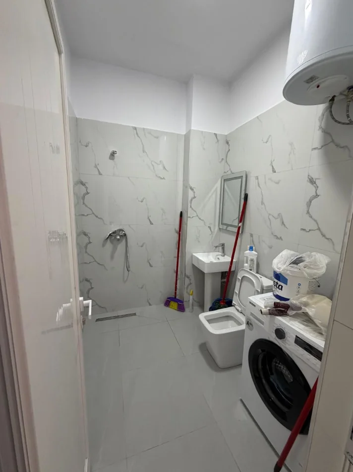 Tirane, jepet me qera 1+1 Kati 2, 60 m² 500 € 
