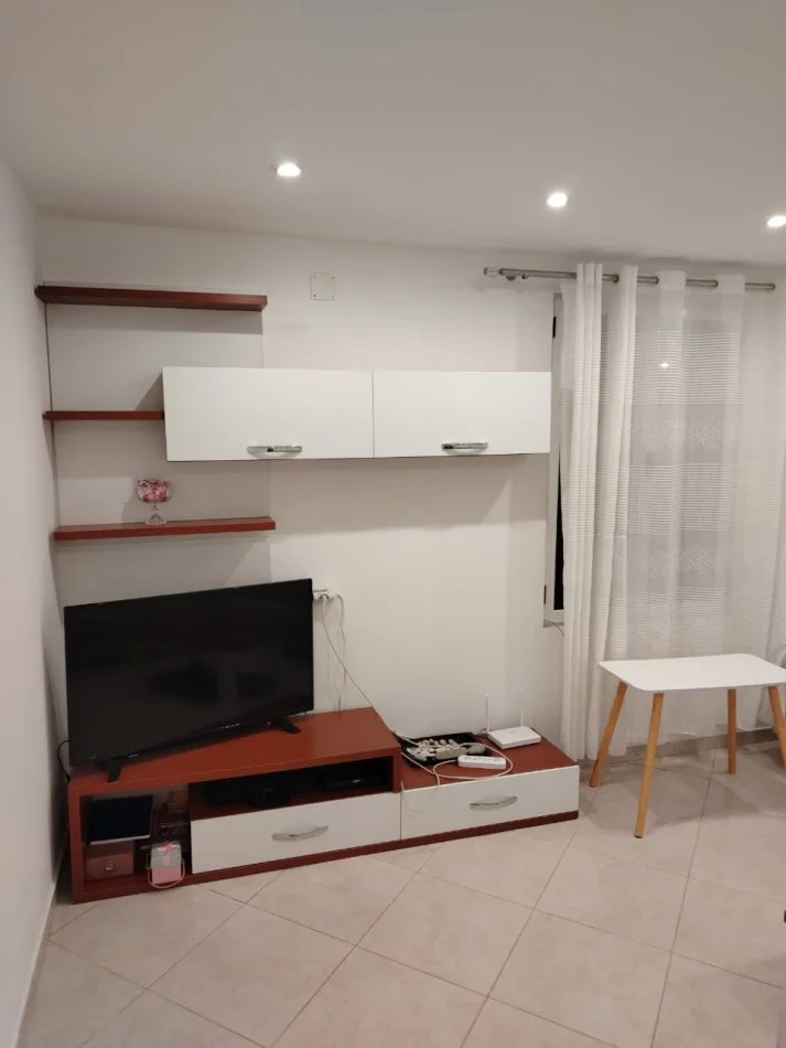 Tirane, jepet me qera shtepi 1+1+Aneks Kati 1, 80 m² 500 €