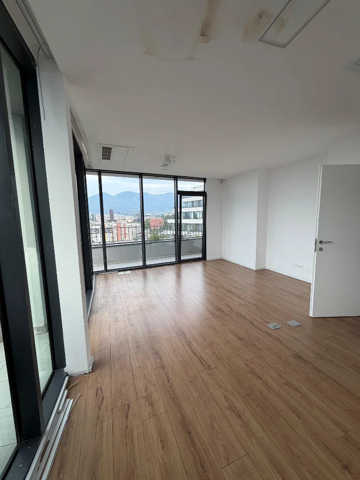 Tirane, jepet me qera zyre Kati 12, 200 m² 3.000 € (Lake View Residence)