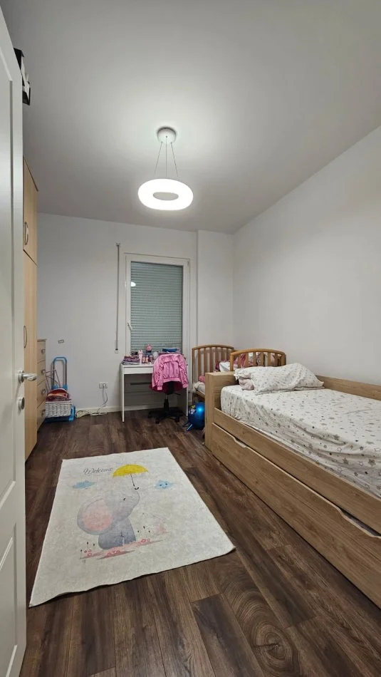 Tirane, jepet me qera apartament 2+1+Ballkon Kati 7, 120 m² 750 € (Rruga mozaket)