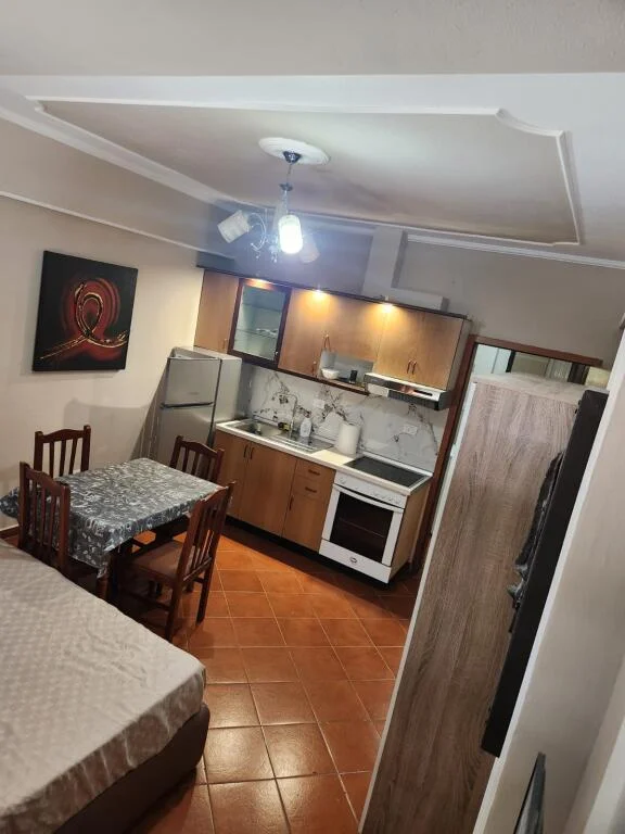 Tirane, jepet me qera garsonier Kati 1, 450 €