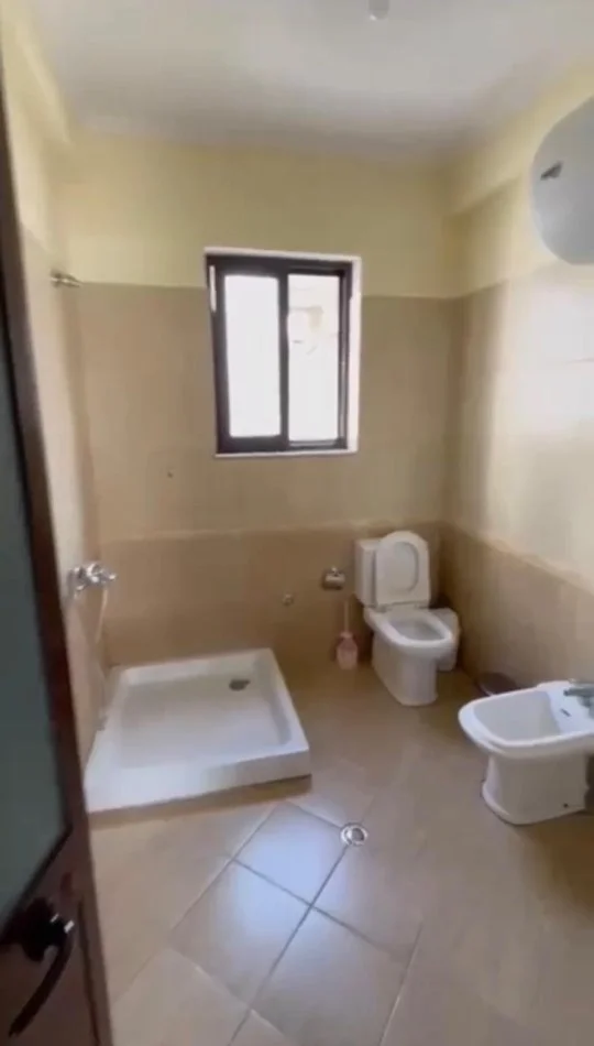 Tirane, jepet me qera apartament 2+1+Ballkon Kati 3, 100 m² 450 € 