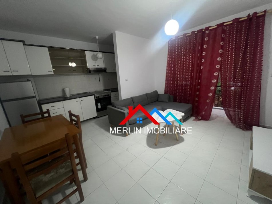 Tirane, jepet me qera apartament 2+1+Ballkon Kati 2, 100 m² 620 € (RRUGA VIKTOR EFTIMIU,VASIL SHANTO)