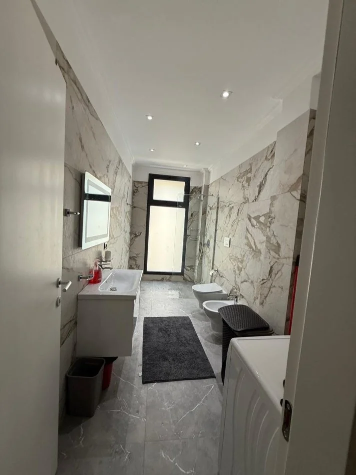 Shqiperi, jepet me qera apartament 1+1 Kati 2, 75 m² 750 € (Teg)