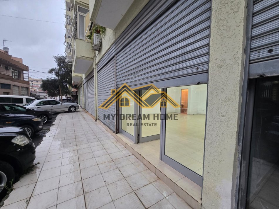 Durres, jepet me qera ambjent biznesi Kati 0, 54 m² 300 € (KAZAZI DURRES)