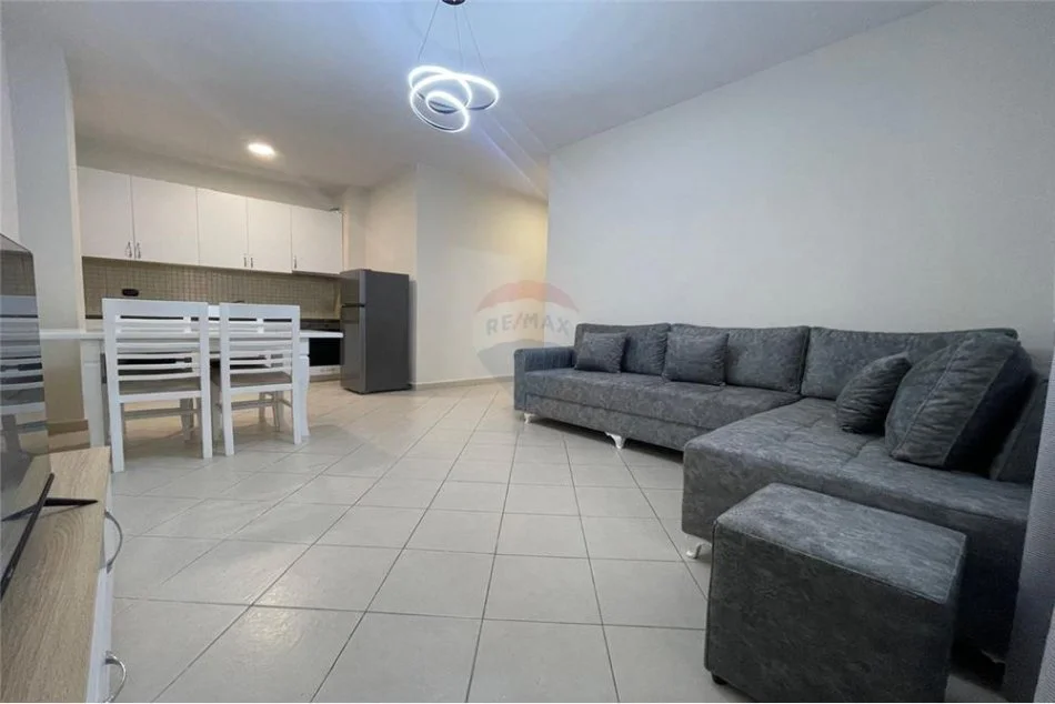 Tirane, jepet me qera apartament 1+1 Kati 2, 60 m² 430 € (Rruga e Elbasanit)