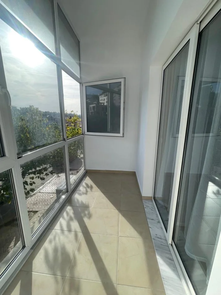 Tirane, jepet me qera 1+1+Ballkon Kati 1, 60 m² 400 € (Rruga "Fuat Toptani")