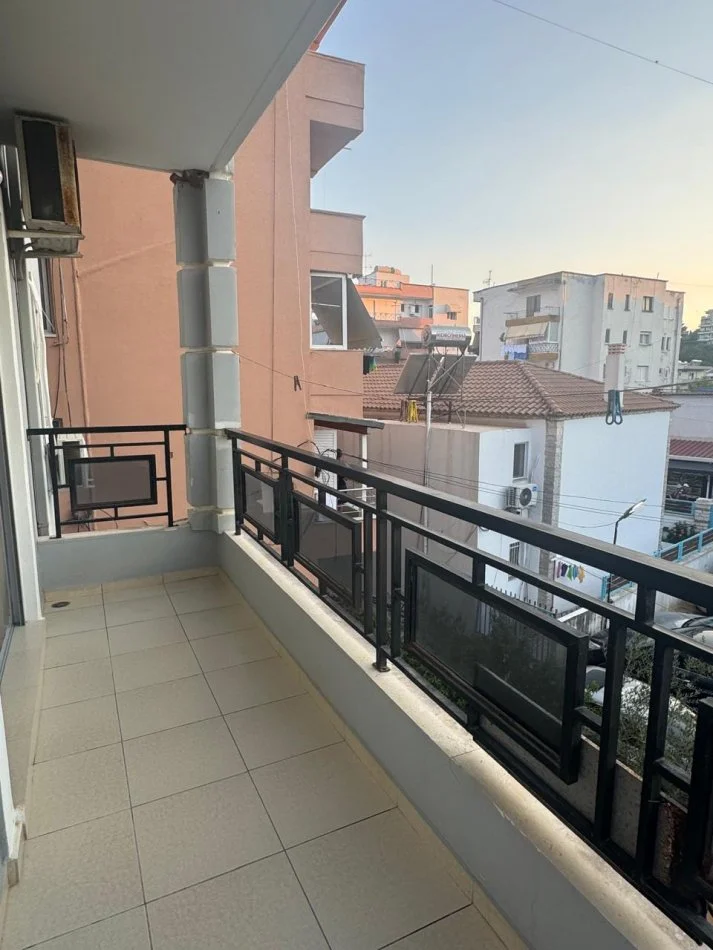 Himare, jap me qera apartament 1+1+Ballkon Kati 1, 70 m² 100 € /nata