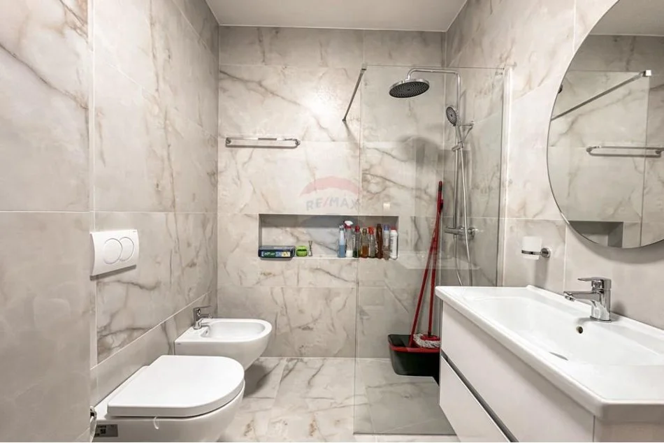 Tirane, jepet me qera apartament 2+1+Aneks+Ballkon Kati 7, 105 m² 1.000 € (Rruga e Kavajes)