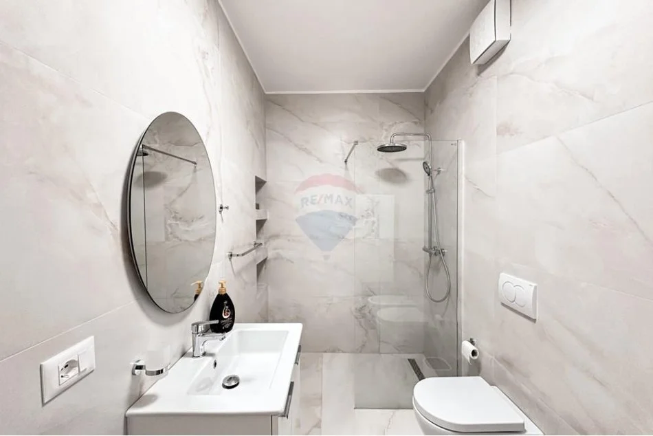 Tirane, jepet me qera apartament 2+1+Aneks+Ballkon Kati 7, 105 m² 1.000 € (Rruga e Kavajes)