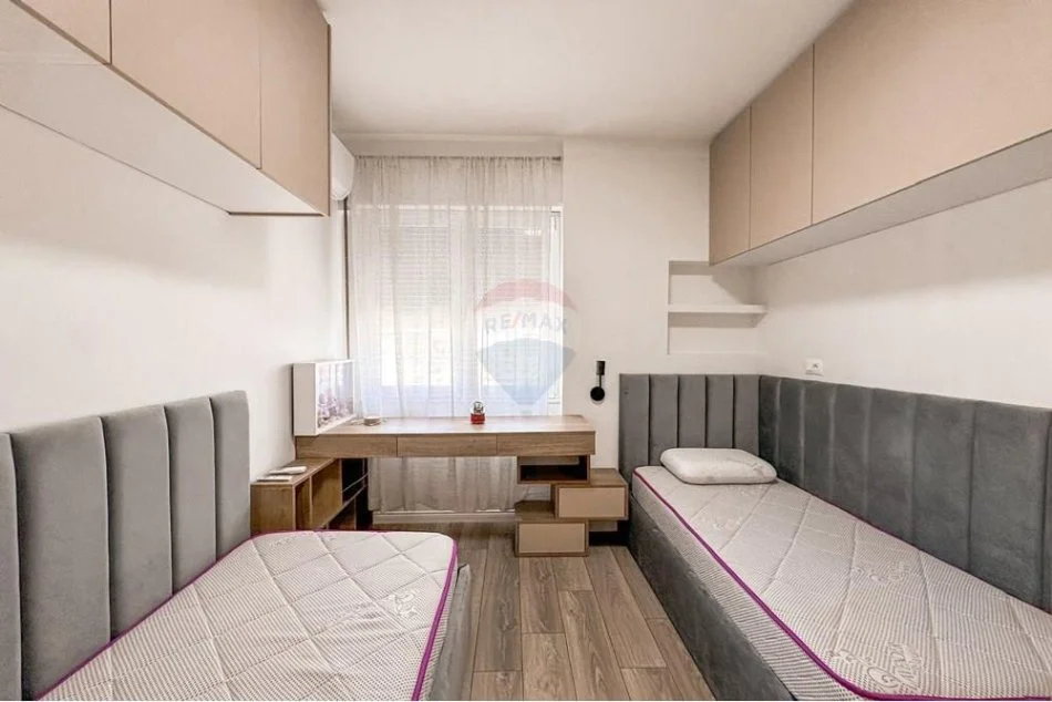 Tirane, jepet me qera apartament 2+1+Aneks+Ballkon Kati 7, 105 m² 1.000 € (Rruga e Kavajes)