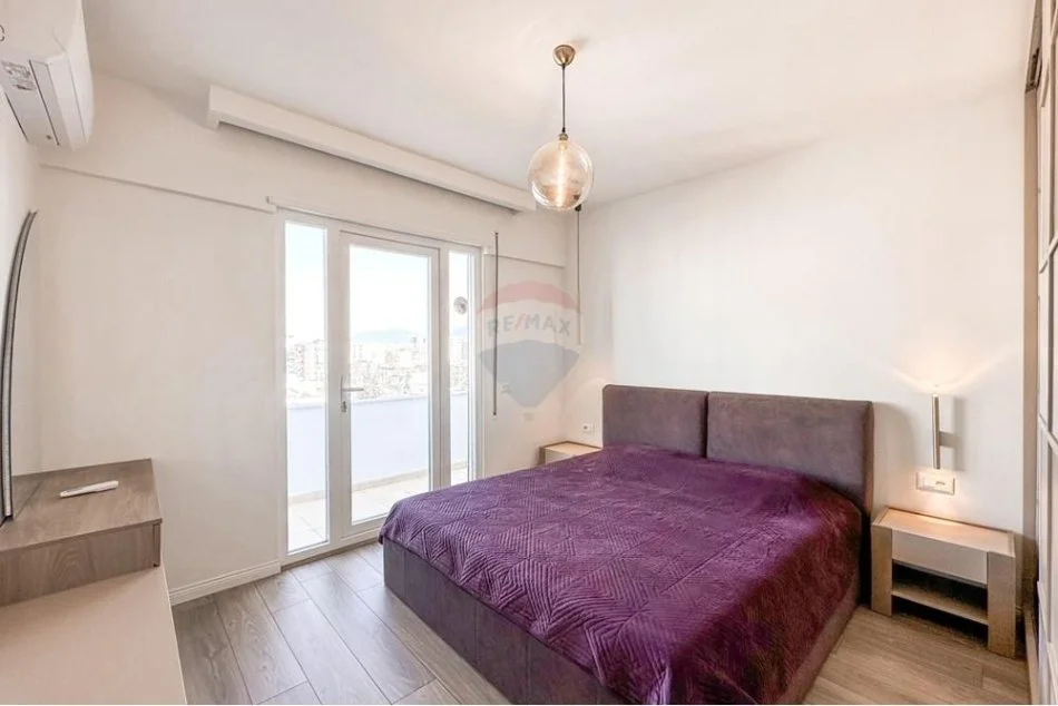 Tirane, jepet me qera apartament 2+1+Aneks+Ballkon Kati 7, 105 m² 1.000 € (Rruga e Kavajes)