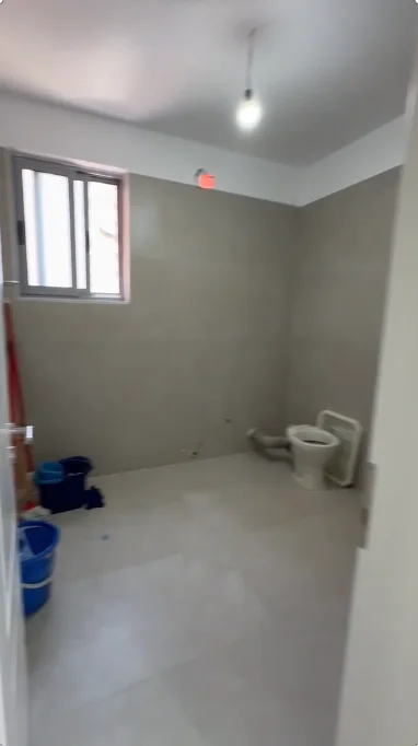 Fier, shitet apartament 3+1+Ballkon Kati 5, 107 m² 91.000 € (Rruga Mujo Ulqinaku)