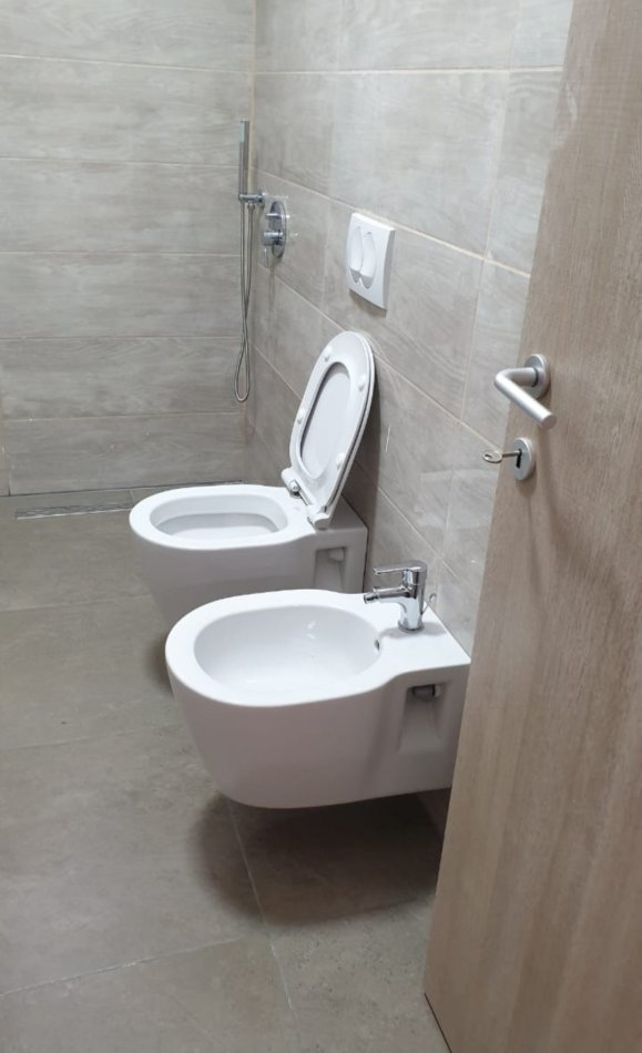 Tirane, shes ambjent biznesi Kati 0, 47 m² 70.500 € (Muhamet Deliu)