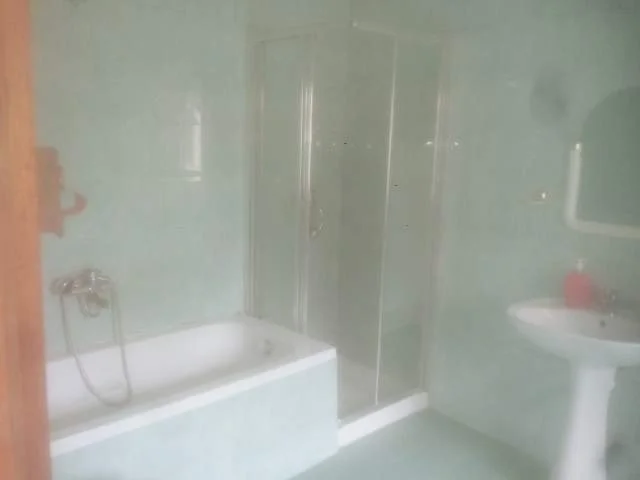 Tirane,Laprake, jap me qera shtepi private 2+1 120 m²+ oborr 120 m2  mobiluar, 40 000 leke , (Sheshi "Shqiponja", prane AMC, Laprake)