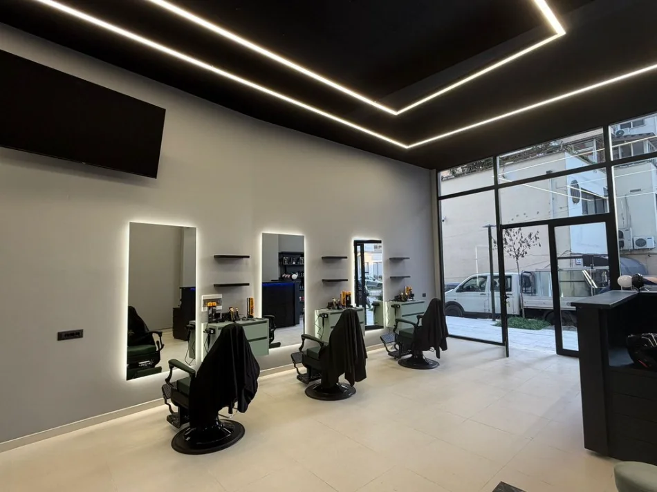 Tirane, Shitet Biznesi , Barber Shop , Kati 0, (PAZARI I RI)