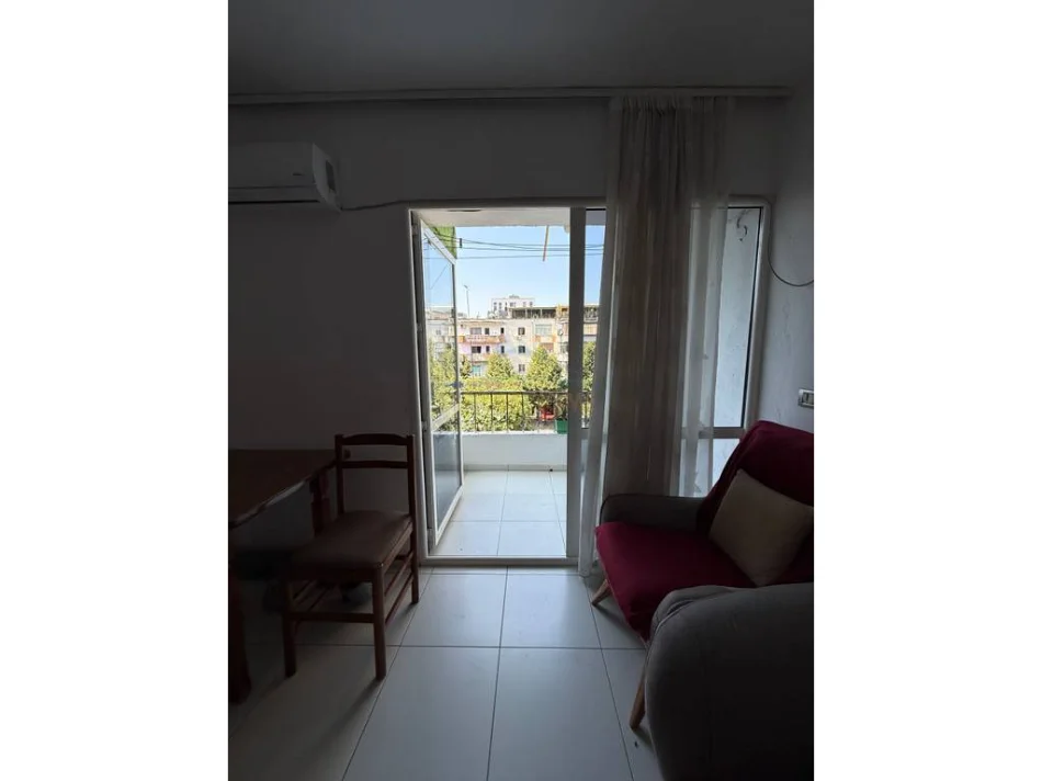 Tirane, jepet me qera apartament 3+1 Kati 3, 90 m² 600 € (RRUGA BARDHYL)