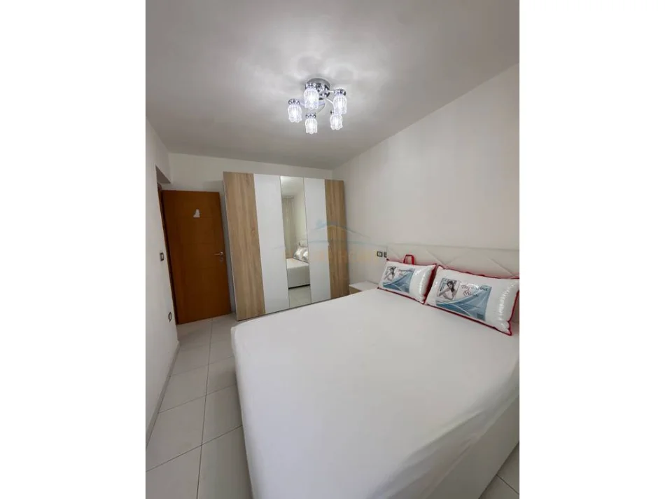 Tirane, jepet me qera apartament 3+1 Kati 3, 90 m² 600 € (RRUGA BARDHYL)
