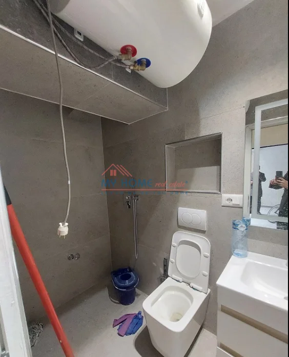 Tirane, jepet me qera zyre Kati 1, 50 m² 500 € (Rruga Bardhyl)