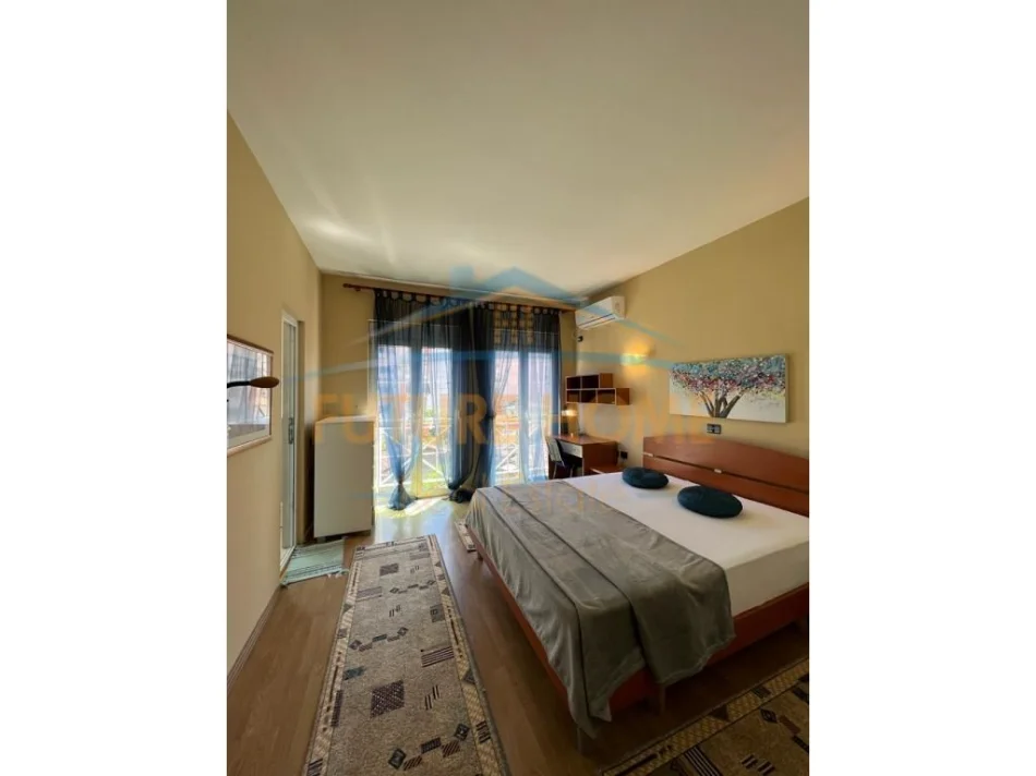 Tirane, jepet me qera apartament 1+1+2 Kati 3, 104 m² 600 € (RRUGA E BARRIKADAVE)