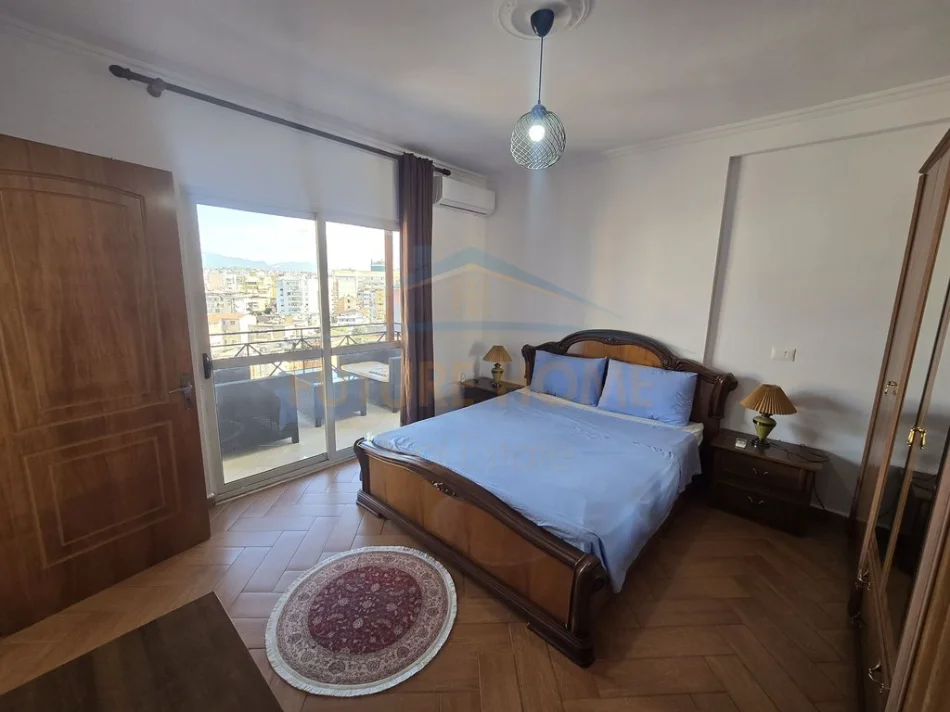 Tirane, jepet me qera apartament 2+1 Kati 9, 120 m² 650 € (RRUGA E BARRIKADAVE)