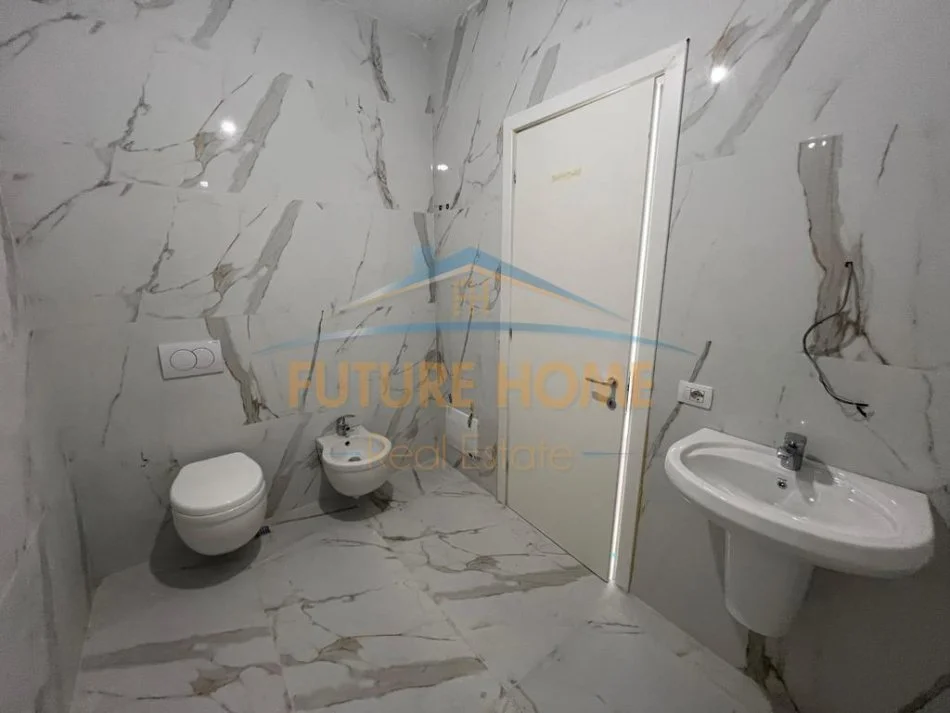 Tirane, shitet apartament 2+1+Ballkon Kati 10, 110 m² 275.000 € (rruga e barrikadave)