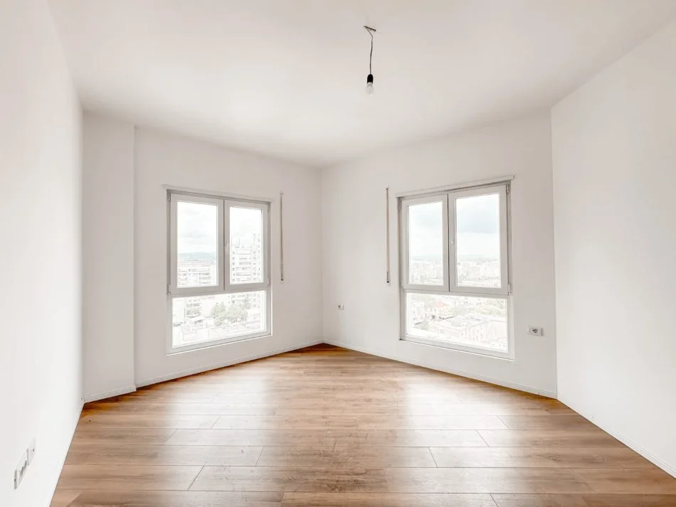 Tirane, shitet apartament 2+1+Ballkon Kati 11, 98 m² 250.000 € (Rruga e Barrikadave)