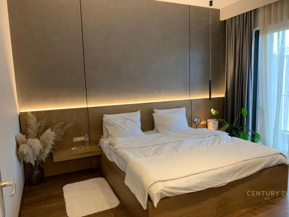 Tirane, jepet me qera apartament 2+1+Ballkon Kati 4, 101 m² 900 € (Rruga e Barrikadave)