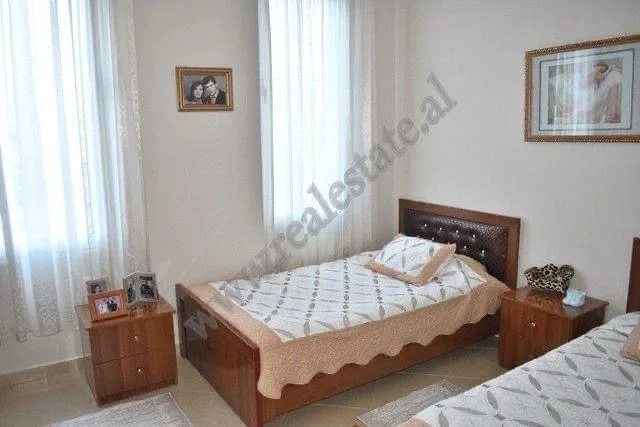 Tirane, shitet apartament 3+1, Kati 4, 144 m² 125,000 € (institut)
