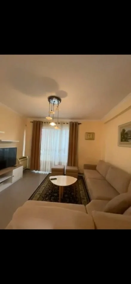 Tirane, jepet me qera apartament 3+1 Kati 4, 100 m² 700 € (GARDA)