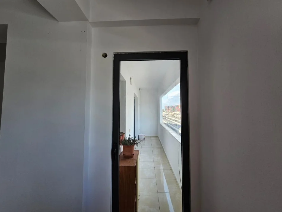 Shqiperi, jepet me qera apartament 2+1+Ballkon Kati 2, 113 m² 400 € (BUZE UNAZE)