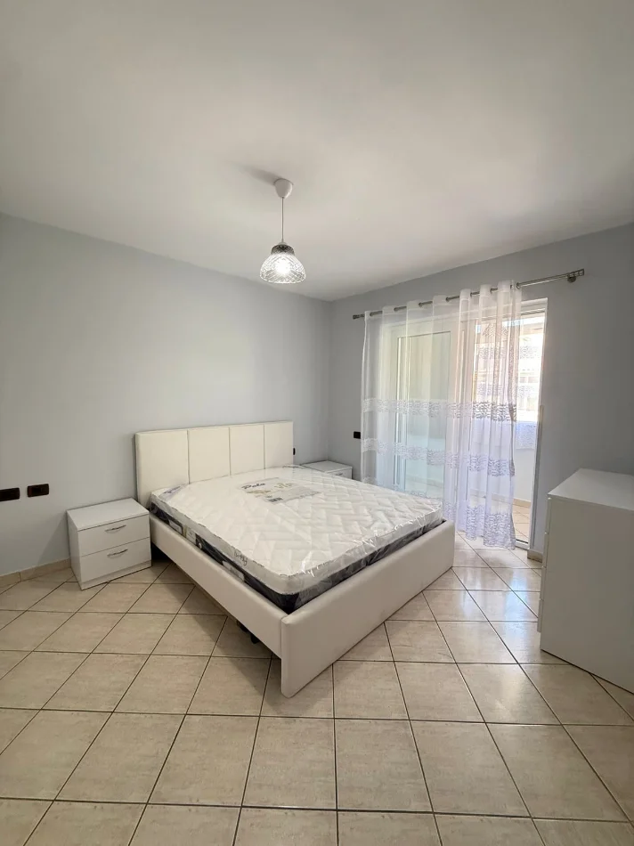 Tirane, jepet me qera apartament 2+1 Kati 2, 90 m² 600 € (Rruga e Kavajes ,21 Dhjetori)