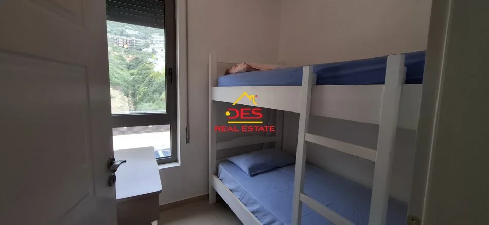 Vlore, jepet me qera apartament 2+1+Ballkon Kati 2, 100 m² 400 € (Rruga Aleksandër Moisiu)