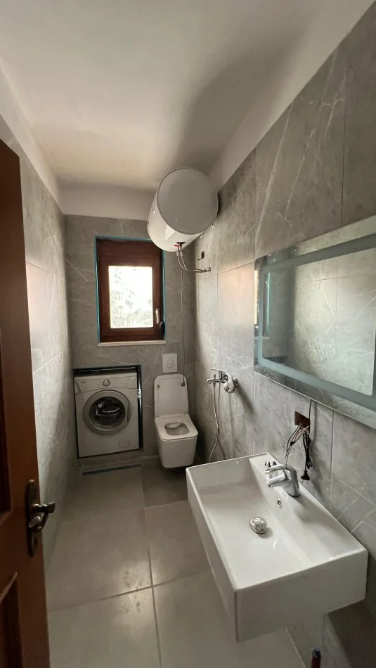 Tirane, jepet me qera apartament 2+1+2+Ballkon Kati 3, 85 m² 400 € (Kodra e Priftit) OPP51983