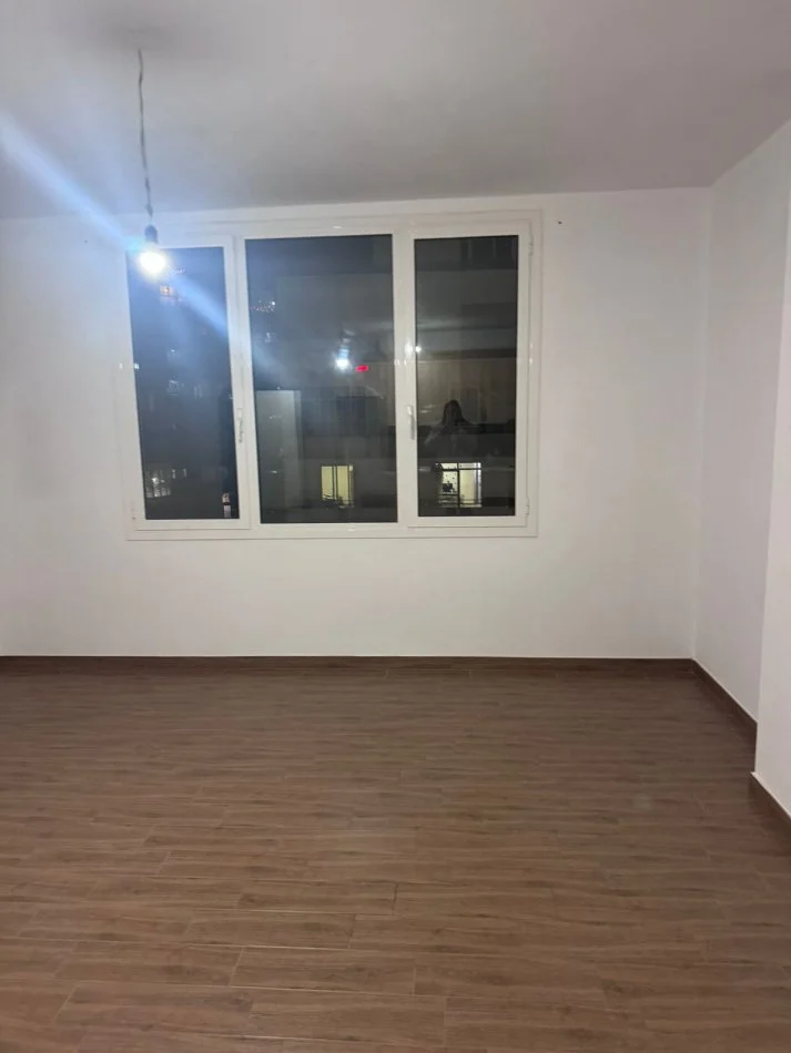 Tirane, jepet me qera apartament 2+1+Ballkon Kati 3, 95 m² 330 € (rruga Sabri Preveza)