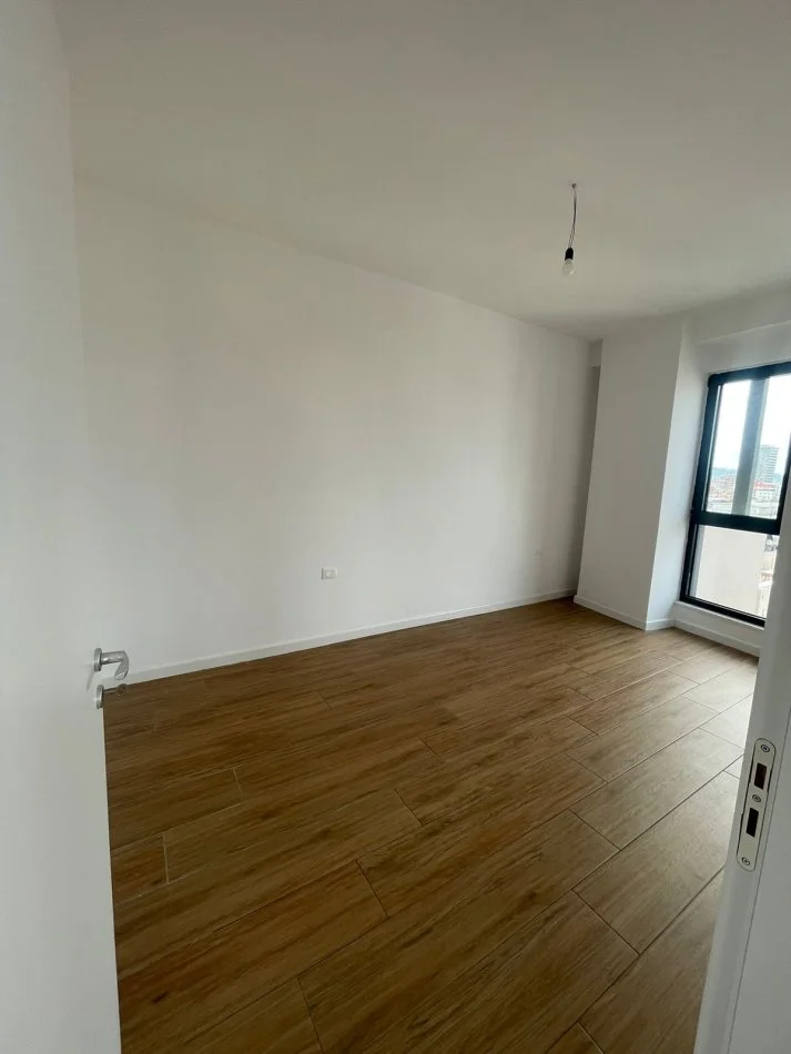 Tirane, jepet me qera zyre Kati 9, 88 m² 800 € (hoxha tahsin)