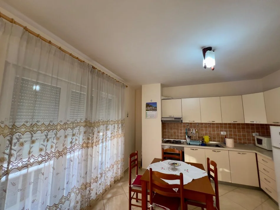 Tirane, jepet me qera apartament 2+1+Ballkon Kati 6, 110 m² 550 € (rruga ndre mjeda)