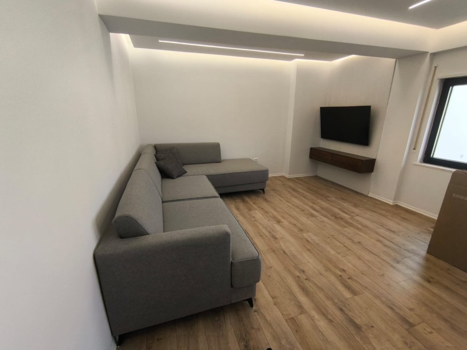 Tirane, jepet me qera apartament 1+1 Kati 4, 70 m² 600 € (Kodra e Diellit)