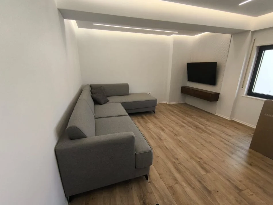 Tirane, jepet me qera apartament 1+1 Kati 4, 70 m² 600 € (Kodra e Diellit)