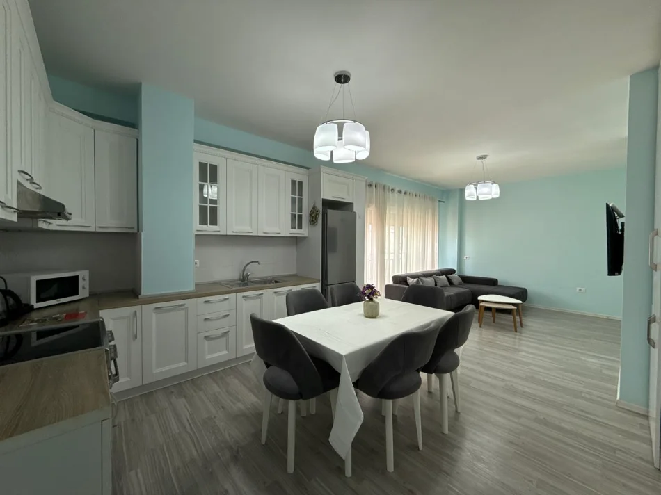 Tirane, jepet me qera apartament 2+1+Ballkon Kati 8, 110 m² 700 € (Rruga e Dibres)