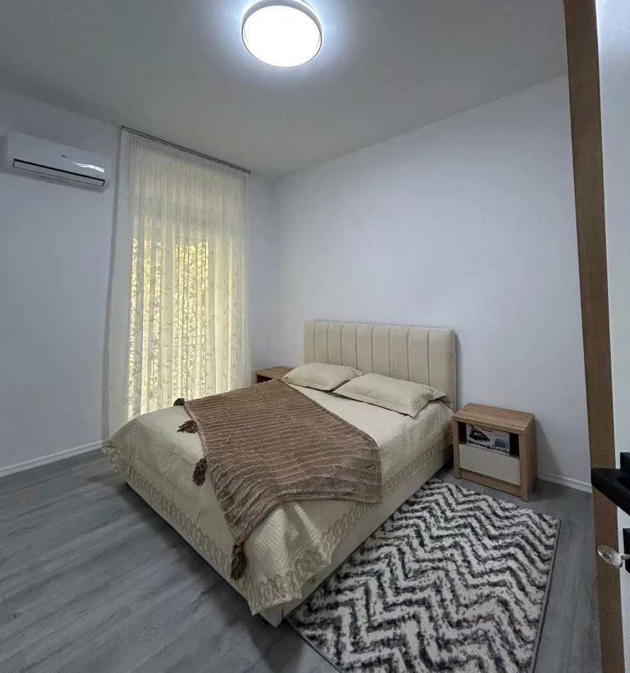Tirane, jepet me qera apartament 2+1+Aneks+Ballkon Kati 3, 100 m² 800 € (Ish- Ekspozita)
