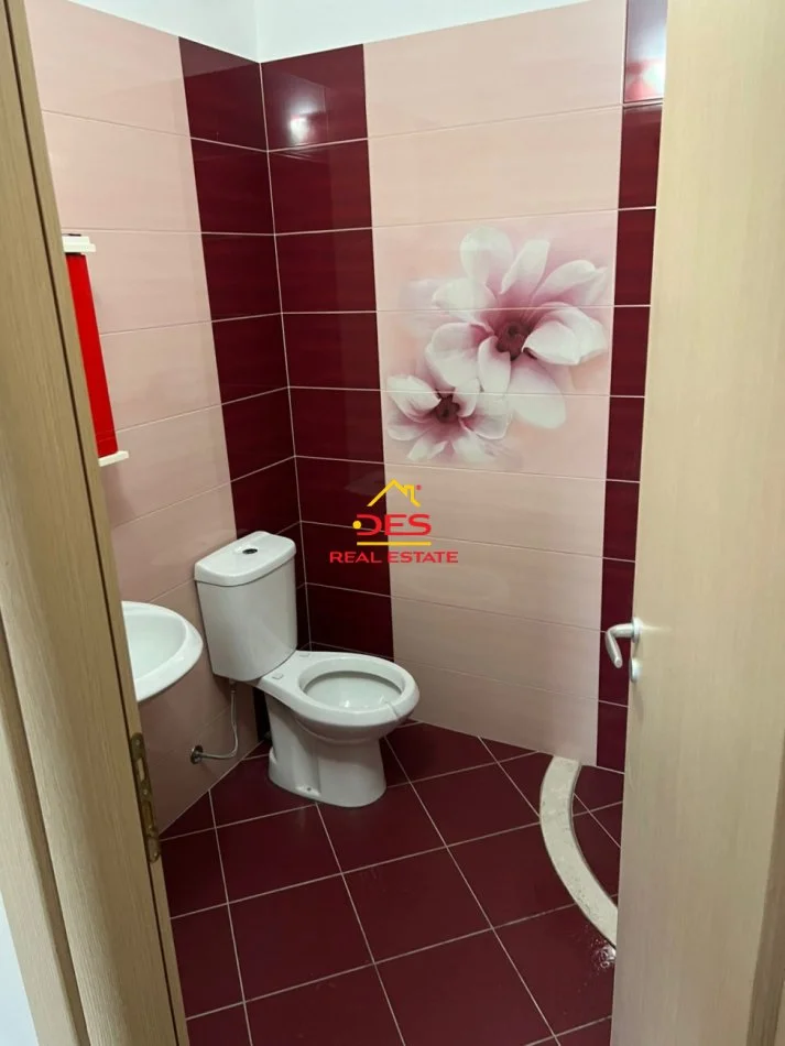 Vlore, jepet me qera apartament 2+1+Ballkon Kati 4, 95 m² 350 € (Rruga Sazani)