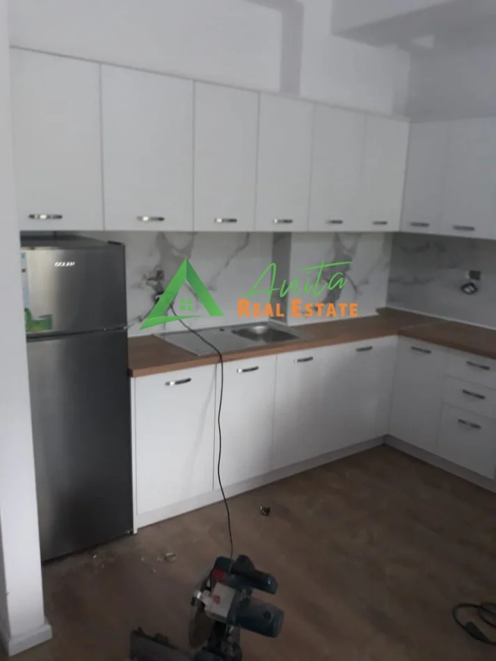 Tirane, jepet me qera apartament 1+1 Kati 3, 60 m² 350 € (Ali Demi)