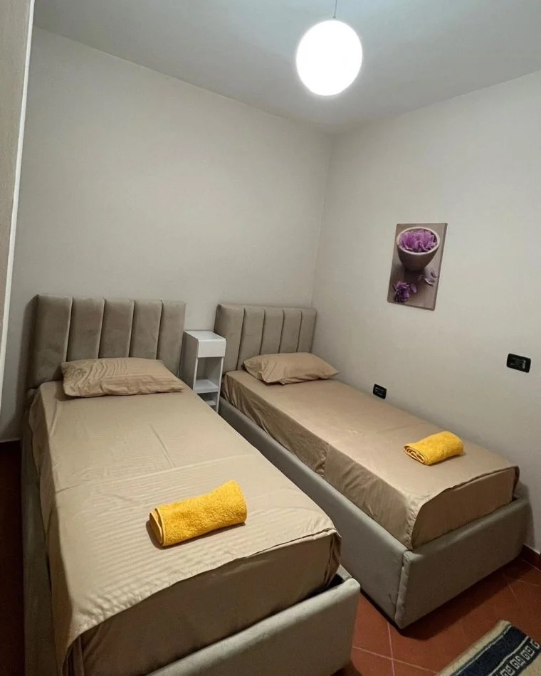 Tirane, jepet me qera apartament 2+1+Ballkon Kati 8, 80 m² 800 € (Gjimnazi "Petro Nini")