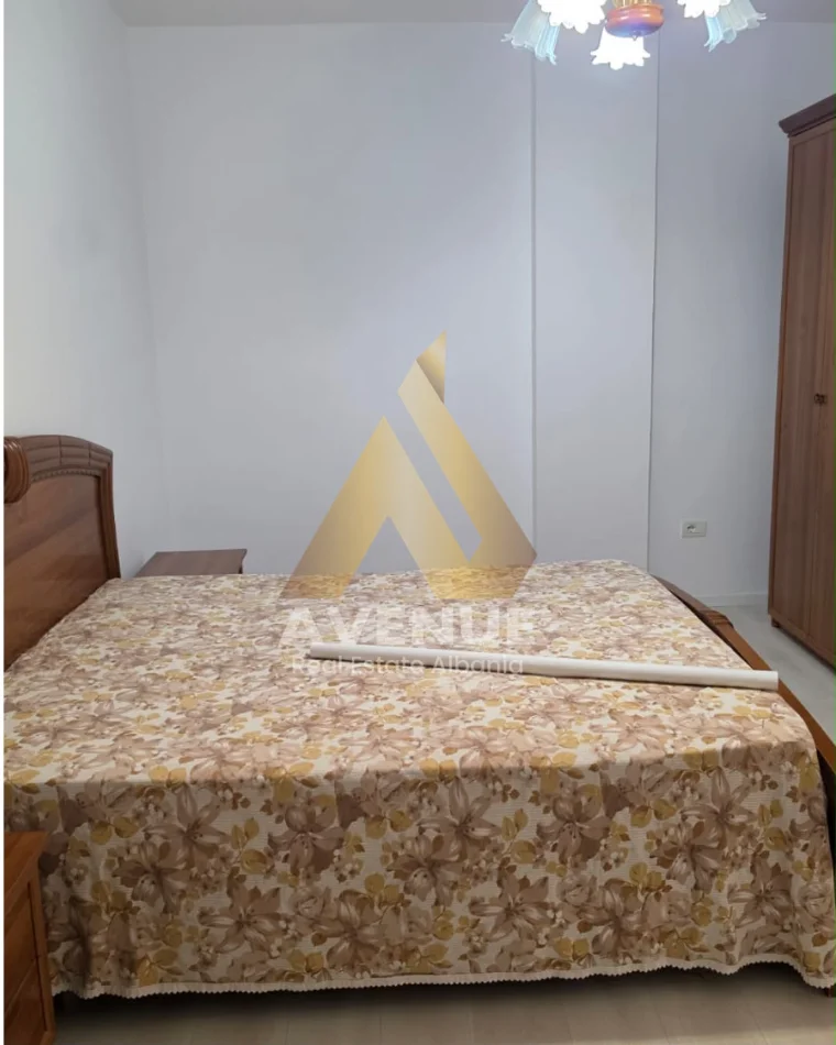Tirane, jepet me qera apartament 2+1+Aneks+Ballkon Kati 4, 90 m² 700 € (Rruga Vace Zela)