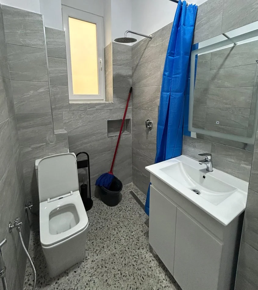 Tirane, jepet me qera apartament 2+1+Aneks+Ballkon Kati 3, 100 m² 800 € (Ish- Ekspozita)